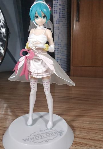 世嘉白礼服初音