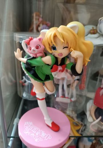 金发猫耳小可爱