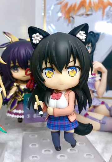 学姐竟然穿内裤，不够还原，猫耳套装还可以，冷酷脸也好看