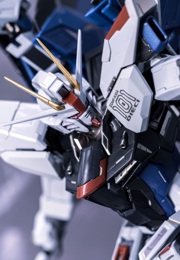 Metal Build MB 自由高達2.0 Concept2