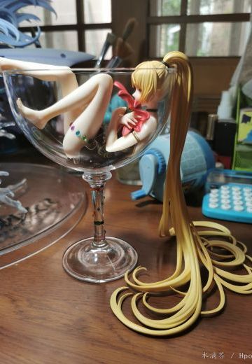 酒杯少女