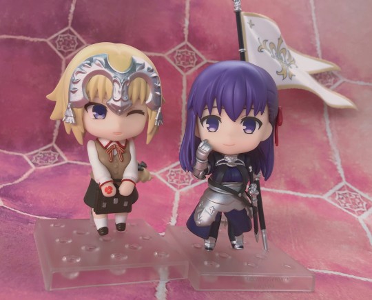 紫色系女子贴贴！