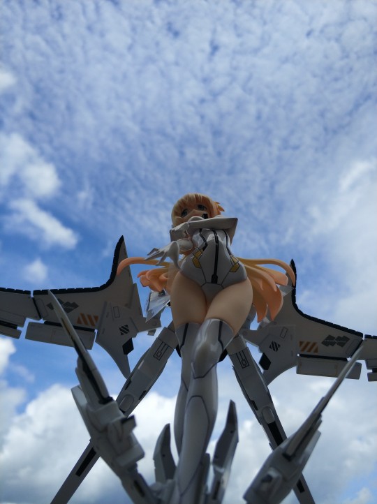 天使型安瓦尔，武装神姬中最喜欢的一个的，mk2看板娘，机甲是可拆卸的，双马尾看着应该也可以拆下来，不过用力拔了下没拔出来