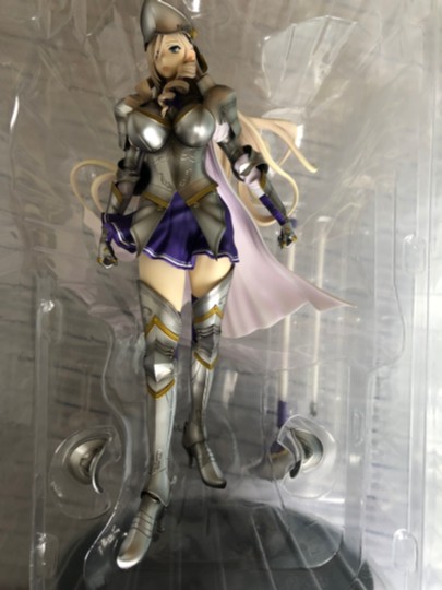 英姿飒爽女骑士，可惜无法战胜肉（）