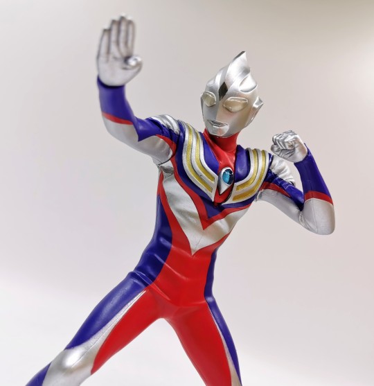 英雄勇像 迪加奥特曼