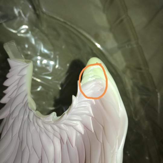 翅膀根得水口位置