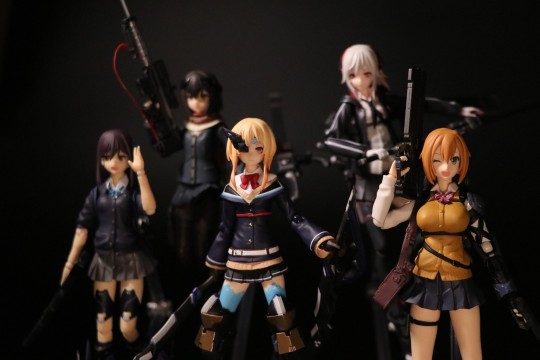 女高中生 X 武装