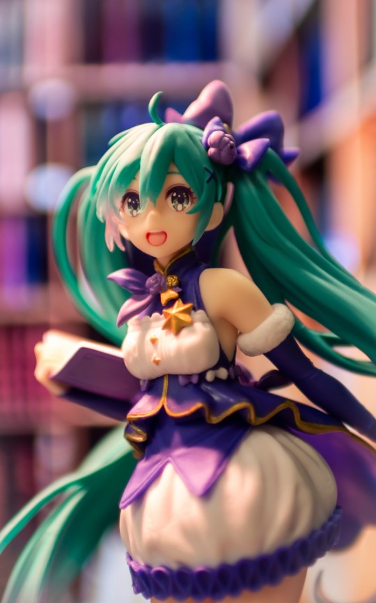 書庫一角的星象少女