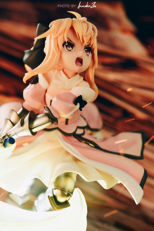 伊莉雅 梦幻召唤 Saber！