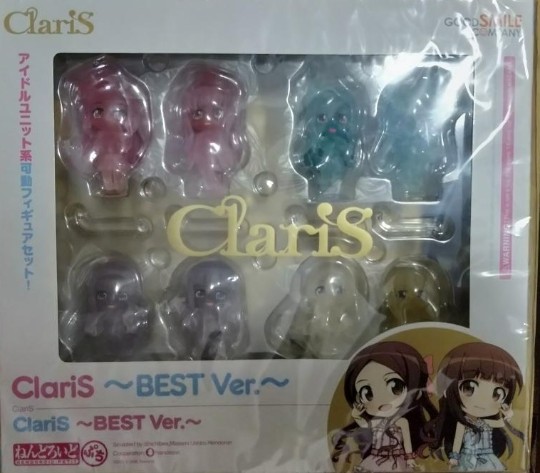 是捆一张专辑的，然后一堆透明粘土人