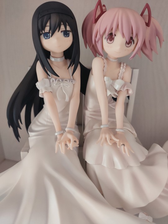 魔圆白裙一套GET