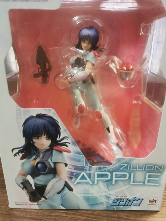 情怀物品，脸和原作有差异。