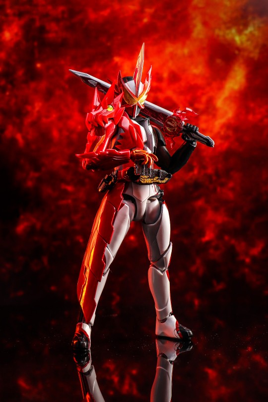 烈火拔刀！SHF假面骑士圣刃-勇气之龙