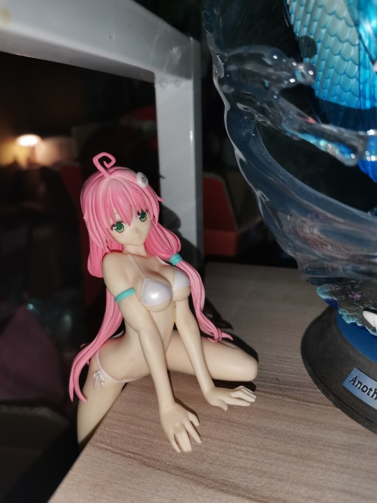 白色版本的不好买只买到了散货，脸不错