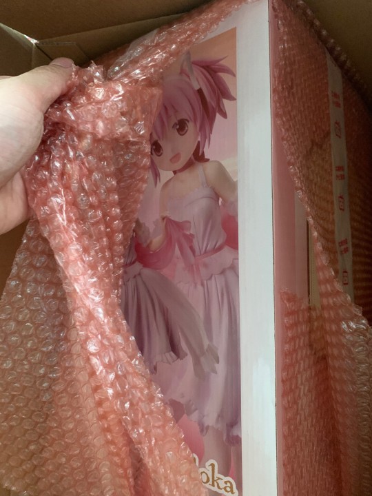 话说这款是全新没有雪梨纸的吗