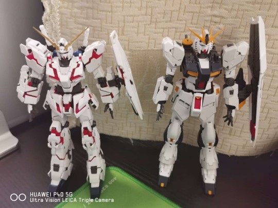 第一次买高达，拍个照片