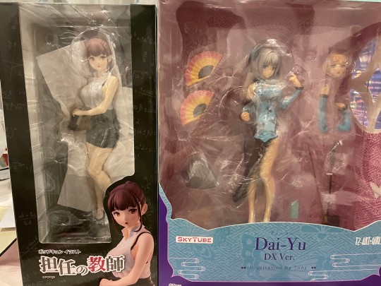 和黛玉差不多大小，裙底细节