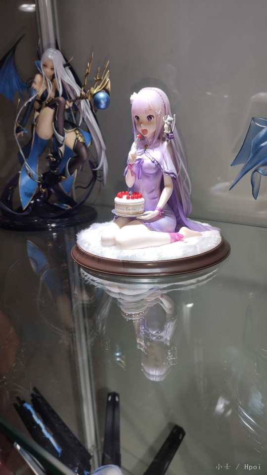 艾米莉亚(为什么后来名都变爱蜜莉雅了?16年时还叫艾米莉亚的)