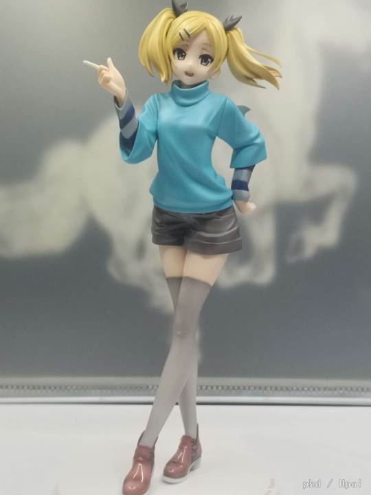 入的第一个白箱的手办（开箱，然后开始积灰）