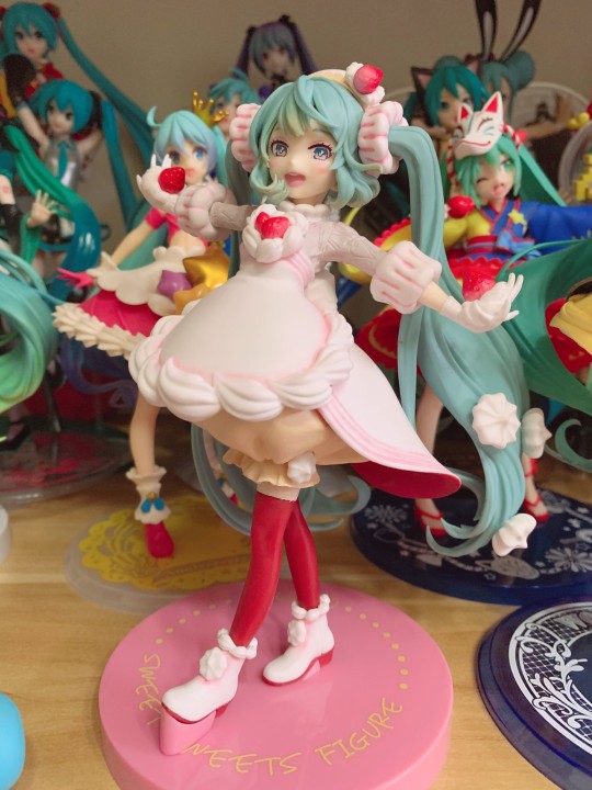 超可爱的草莓脆饼涂了草莓色