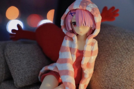 陪...陪拉姆坐会儿！