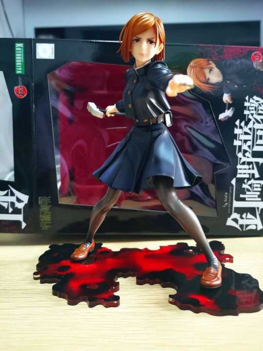 两个眼睛都是歪的，替换脸更离谱