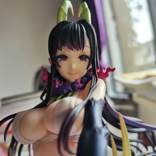 起初我只是好奇，直到我看见了她的本子