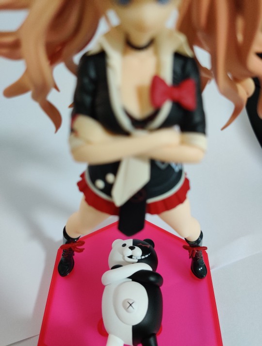 光明正大看胖次！~欧，看到了，是黑色的！