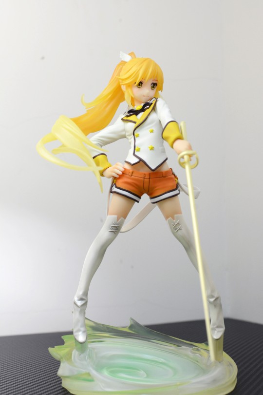 以前价格觉得还行入的，透明底座和头发都很棒