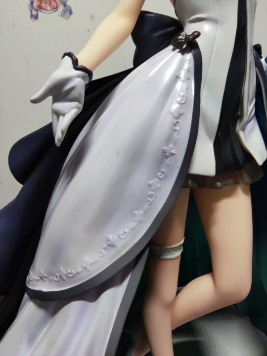 糟心，几个瑕疵，背还油油的，问问有必要售后吗