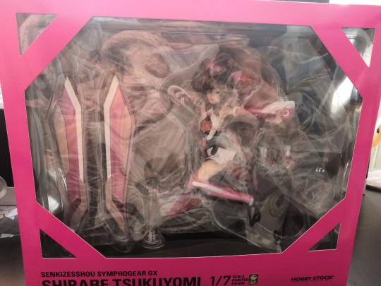 月读调这款手办做工还是可以的，就是双马尾的卡榫设计是个败笔，长时间摆放估计会掉落