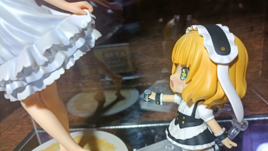 小剧场：纱路酱借着喝咖啡的醉意偷看爱丽丝酱的胖次