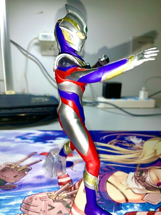 眼镜厂 特利迦奥特曼