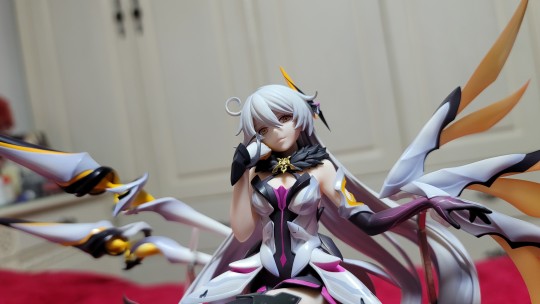 女王游戏里音容犹在，手办代工拖了那么久只可惜嘴唇线条能和黑贞那款邪魅一笑就好了