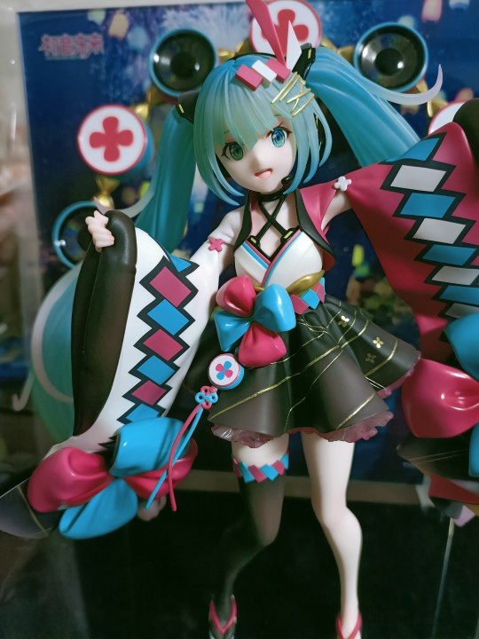 无补光手机渣拍，柜子有好多落灰，是我的问题，毕竟每周打扫是不可能的，最多也就一个月清理一次_(:з」∠)_