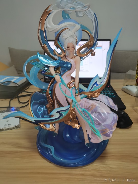 看着还不错，就是头发和背景盘之间的粘连断了