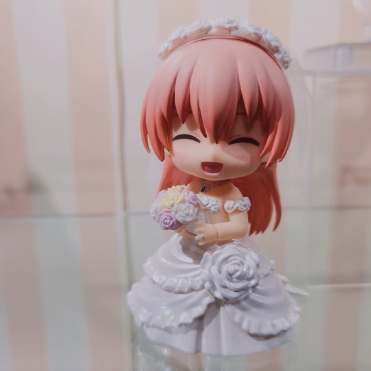 婚纱很好看，换头拍起来