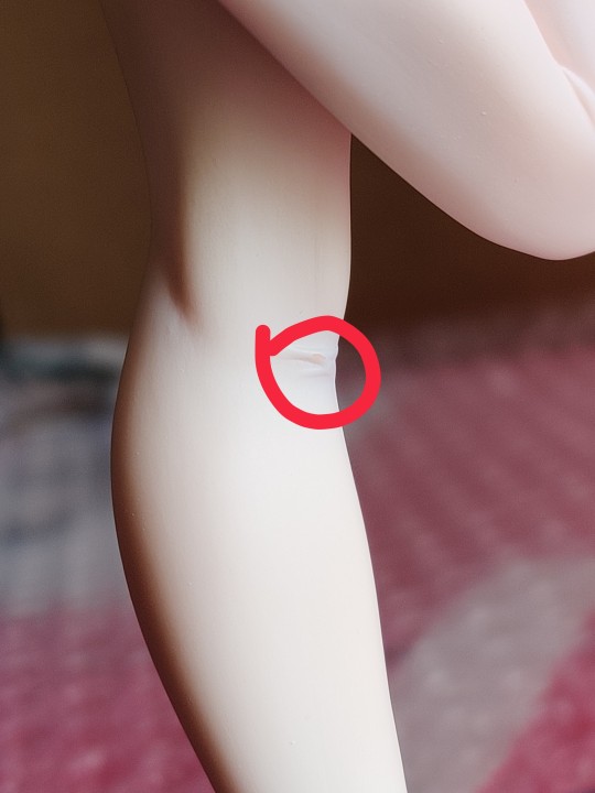 emmmm...这白丝还不如没有，掉漆的地方也太多了