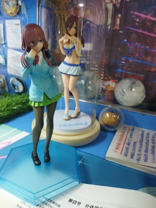 其实看久了脸也不是很崩