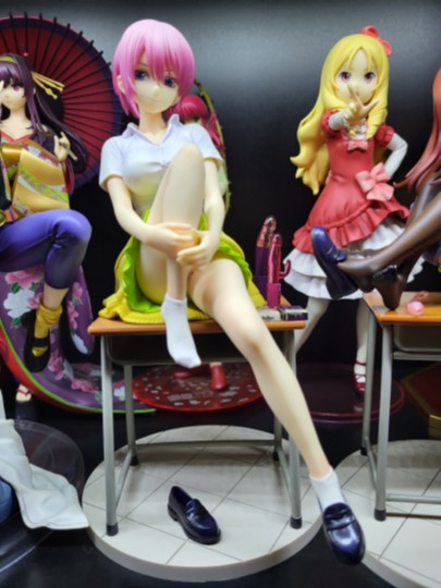 一花大姐姐带着妹妹们玩耍。