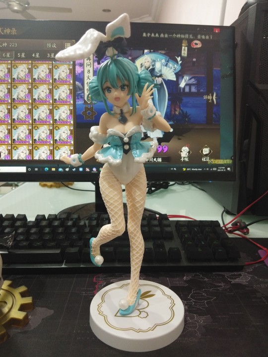 很nice，身材倍儿棒，面相超可爱