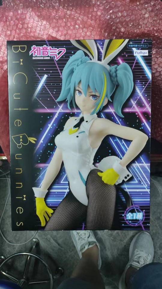 夜之城午夜狂飙竞速赛举牌兔女郎