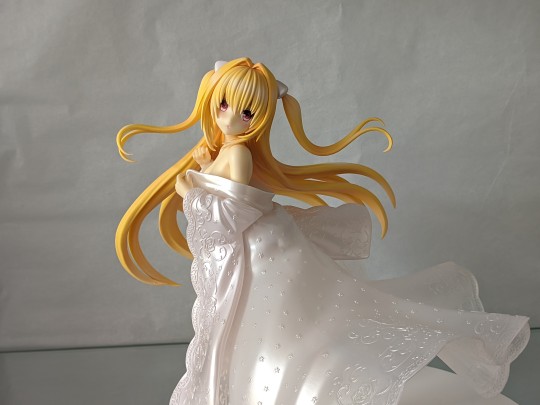 眼角下有个小白点，还以为是瑕疵，结果发现官图也有