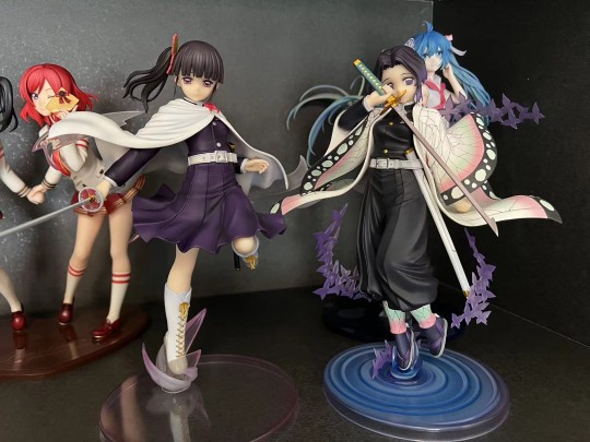 额，我这只武器位置偏的离谱