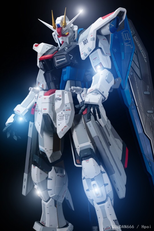 万代 1/24 自由高达 雕像