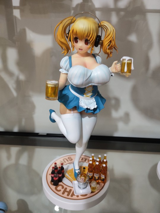 破叉子啤酒妹，真的好可爱