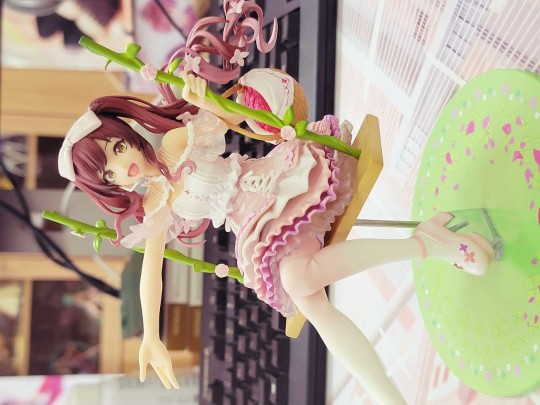 最近终于get到甘奈甜美（胸是不是做得太大了？）