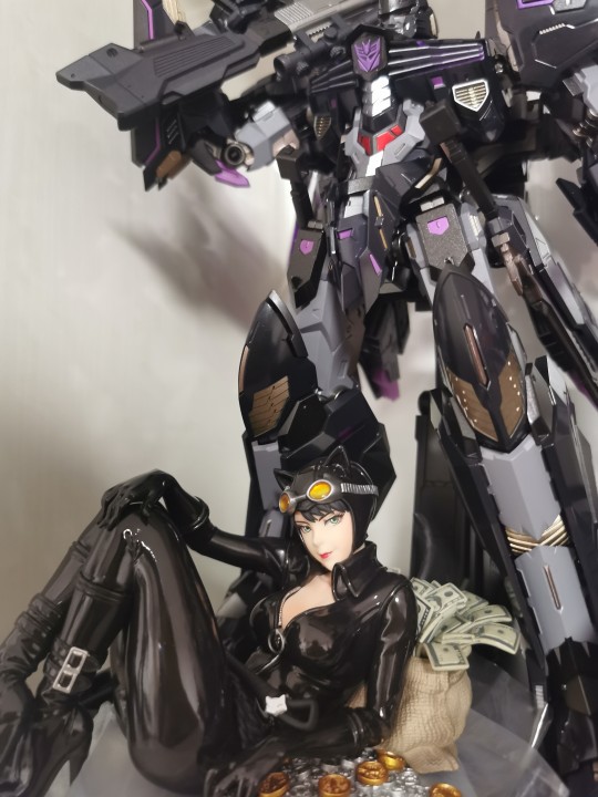 这个威震天很扎手，刺太多了