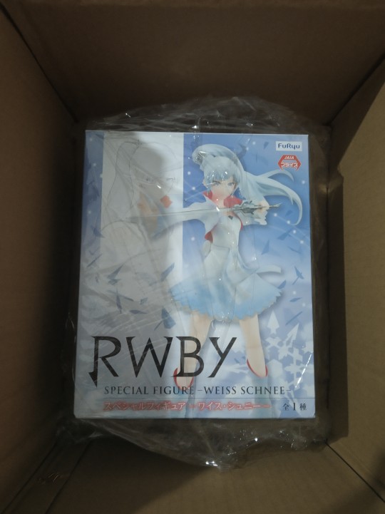 不知道是不是通病，我手里的这只握持剑的手有点歪