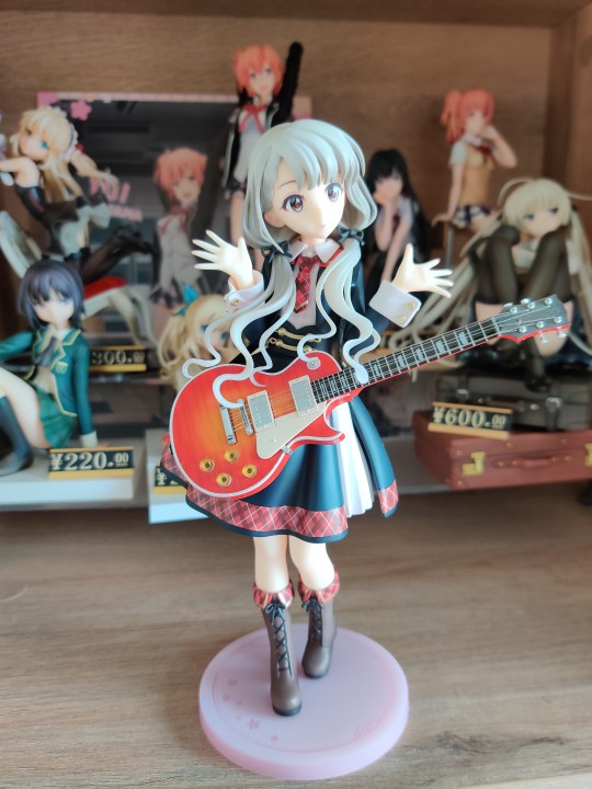 给小凪配个吉他